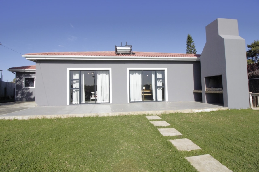 3 Bedroom Property for Sale in Wavecrest Eastern Cape